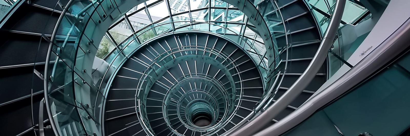 IN EINEM FLÄCHENMANAGEMENT SIND VERSCHIEDENE INFORMATIONEN WICHTIG, DIE GUTE KOMMUNIKATION UND KOORDINATION ERFORDERN, UM EINE ERFOLGREICHE NUTZUNG UND VERWALTUNG VON FLÄCHEN ZU GEWÄHRLEISTEN.
